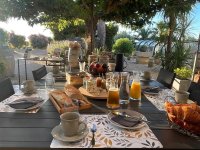 Petit- D&eacute;jeuner en terrasse &copy; Personnel
